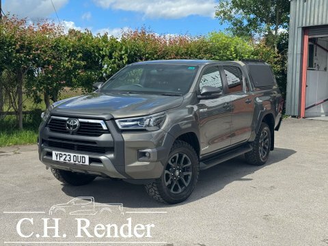 Toyota HILUX 2.8 Hilux Invincible YP23OUD Brown