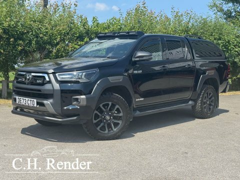 Toyota HILUX 2.8 Hi-luxury Invincible Black #2