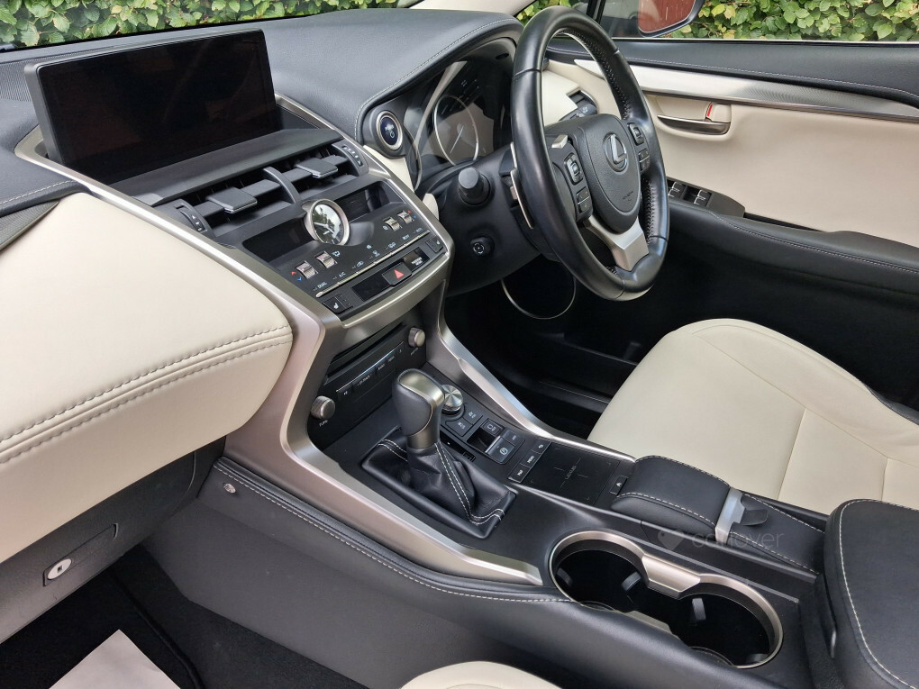 Lexus NX 2.5 300H Gpf Takumi Suv Hybrid E-cvt 4W Silver #20