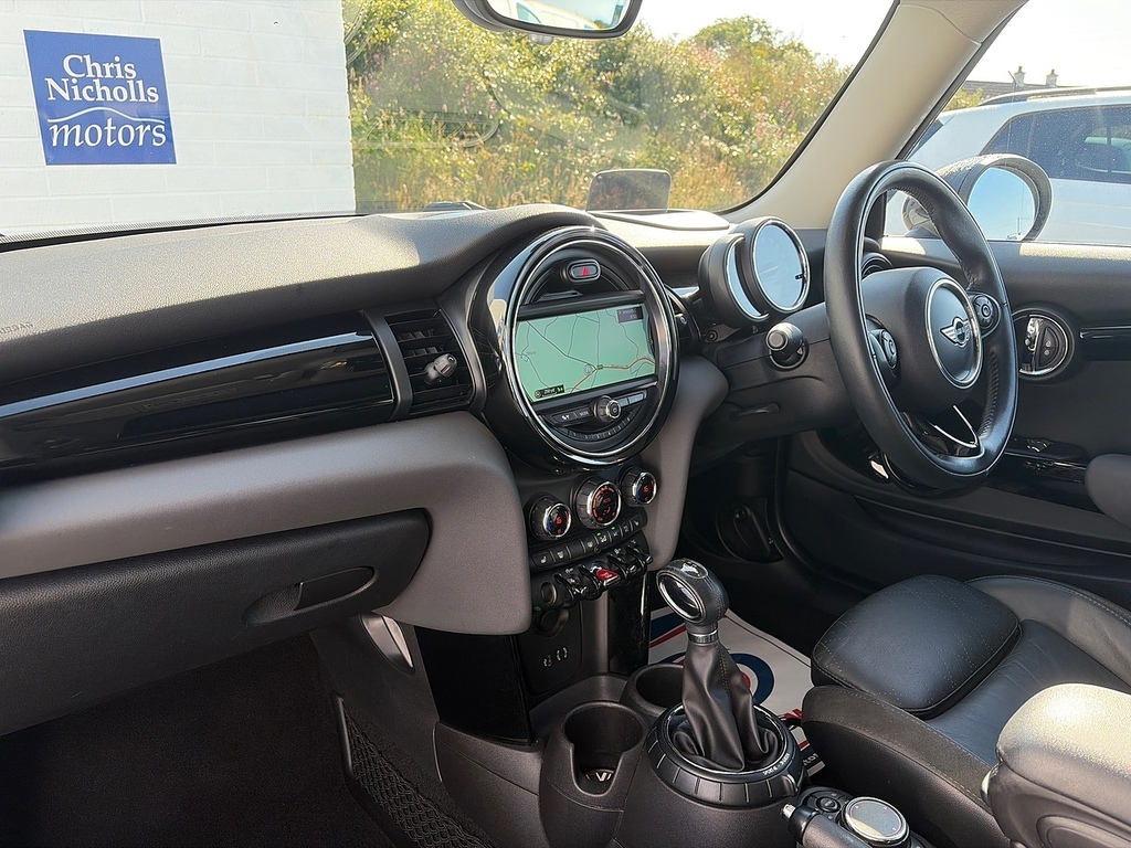 Mini Hatch Cooper White #5