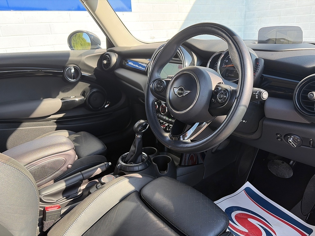 Mini Hatch Cooper White #4