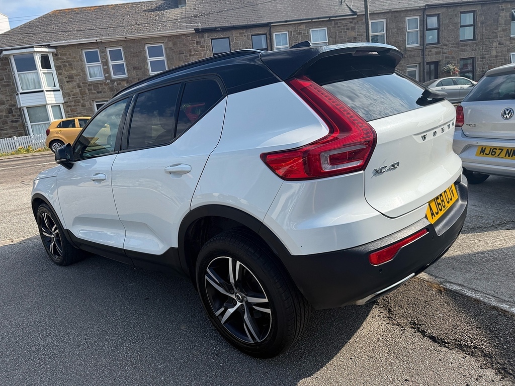 Volvo XC40 T4 R-design AJ68OJV White #3
