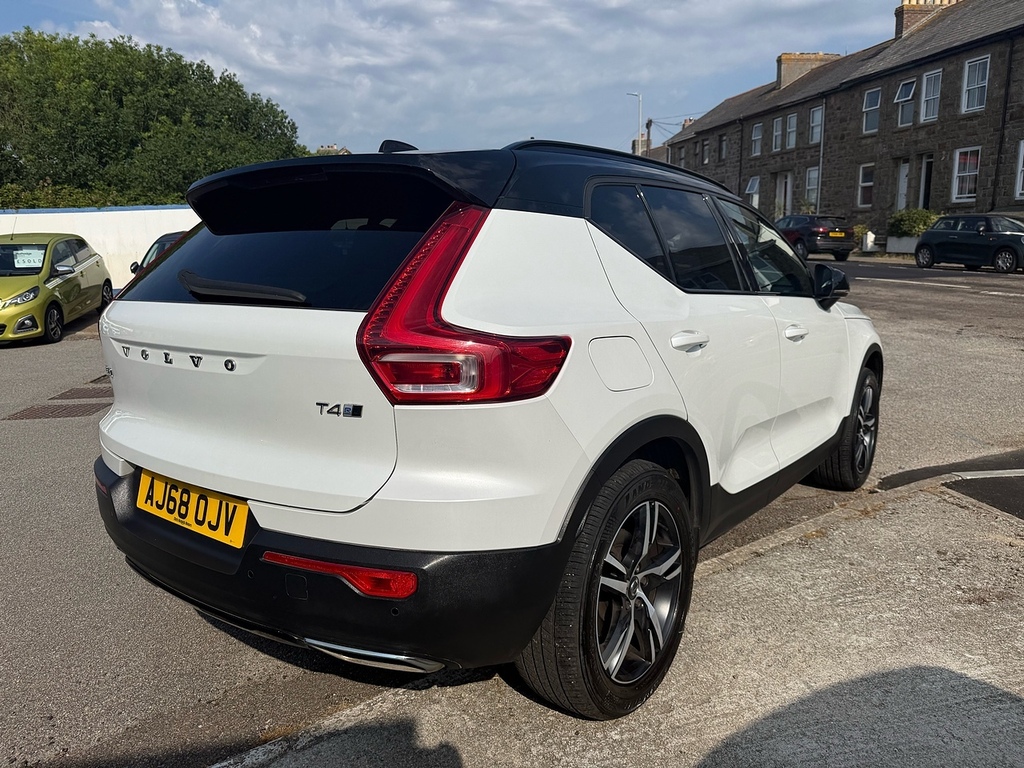 Volvo XC40 T4 R-design AJ68OJV White #2