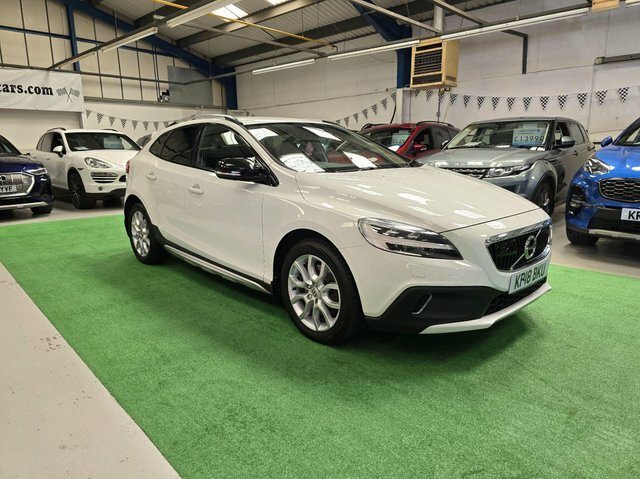 Volvo V40 Cross Country 2.0 D3 Pro Euro 6 S S White