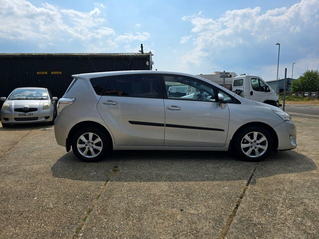 Toyota Verso Mpv 1.8 V-matic Trend Multidrive S Euro 6 201 White #8