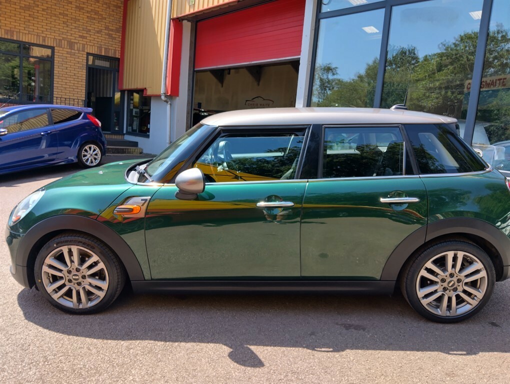 Mini Hatch Cooper Seven Hatchback EJ17EKV Green #4