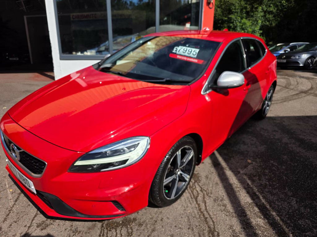 Volvo V40 D2 R-design Hatchback Red