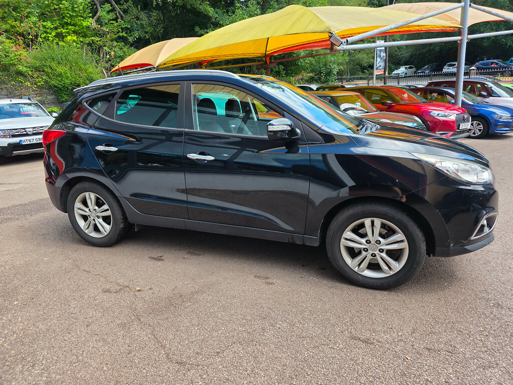 Hyundai Ix35 1.7 Crdi Premium 2Wd Estate Black #4