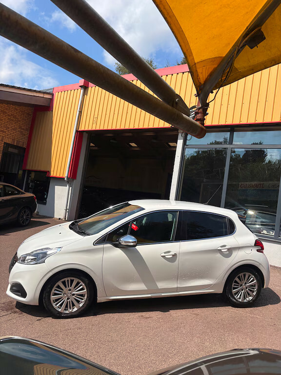 Peugeot 208 Blue Hdi S S Allure Hatchback YL17HLX White #6