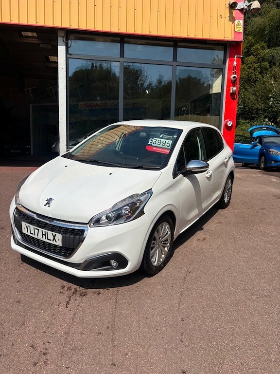 Peugeot 208 Blue Hdi S S Allure Hatchback YL17HLX White #2