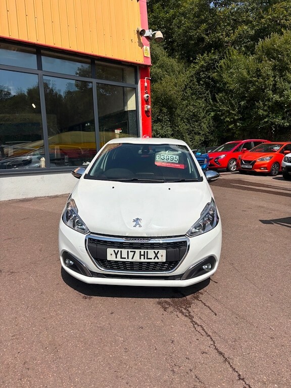 Peugeot 208 Blue Hdi S S Allure Hatchback YL17HLX White #5