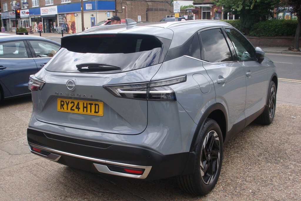 Nissan Qashqai 1.3 Dig-t Mh 158 N-connecta Grey #5