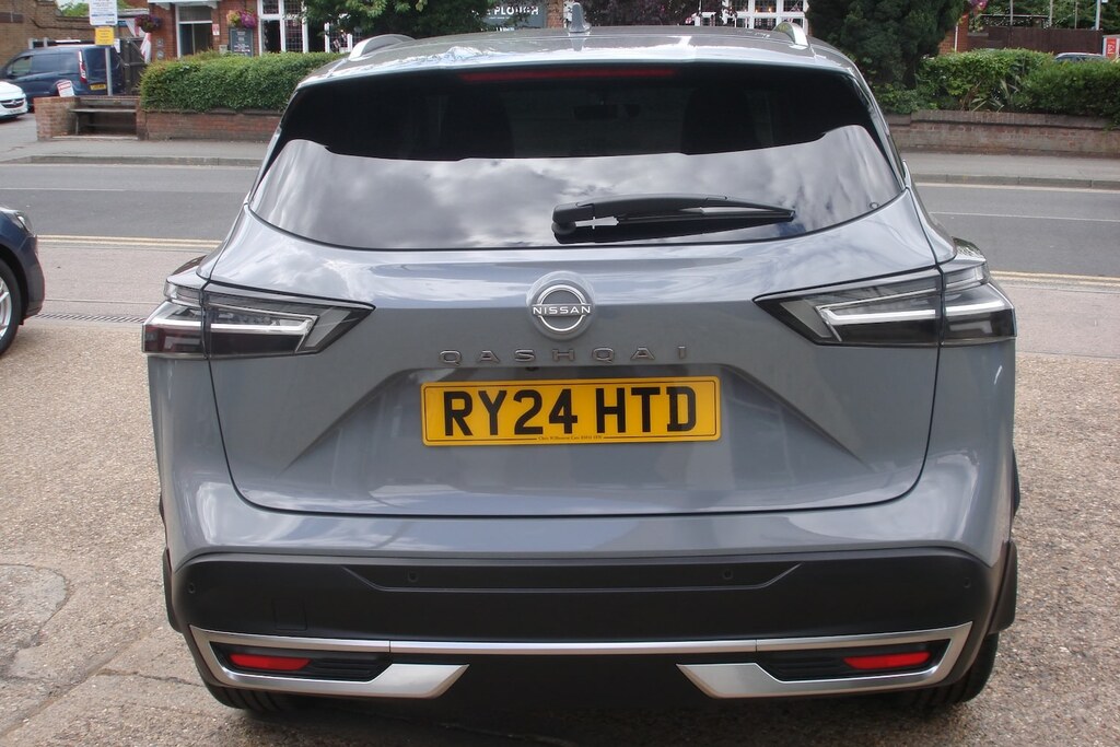 Nissan Qashqai 1.3 Dig-t Mh 158 N-connecta Grey #4