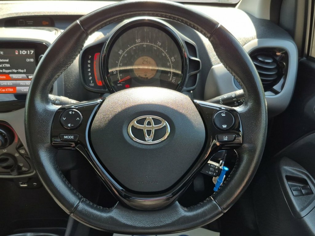 Toyota Aygo Aygo X-play Tss Vvt-i Black #22