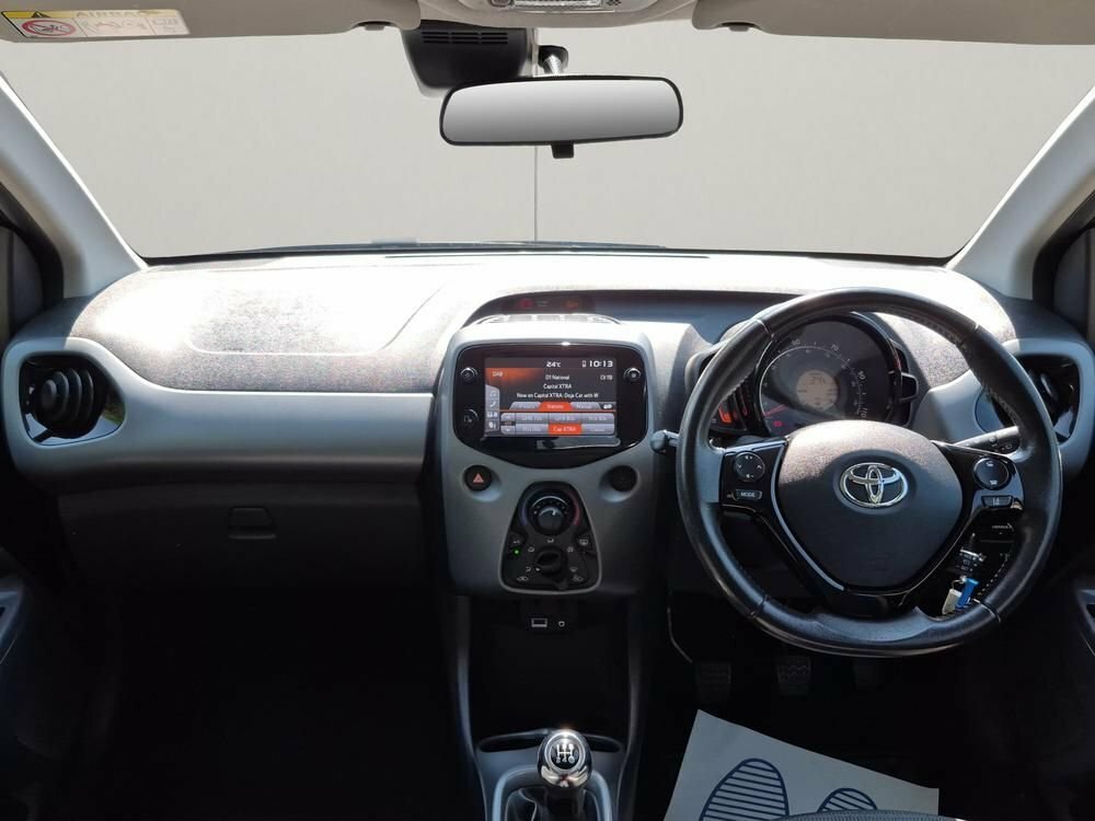 Toyota Aygo 1L X-play Black #4