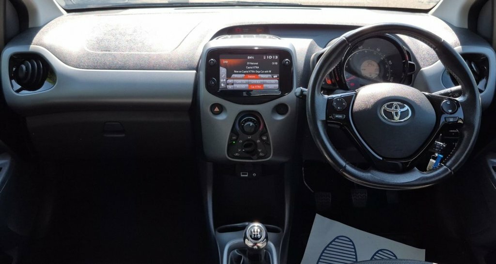 Toyota Aygo 1L X-play Black #4