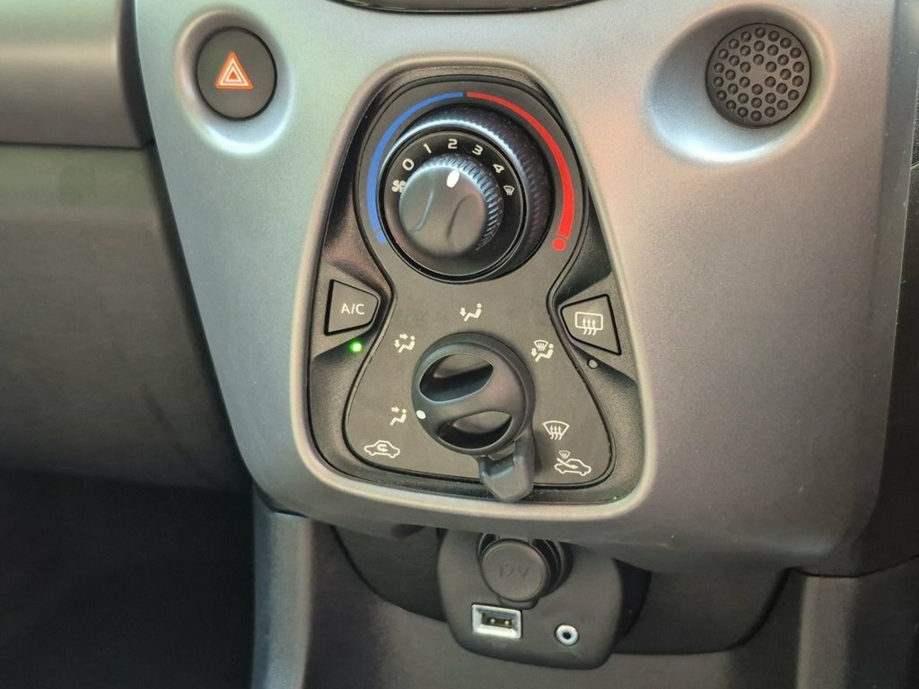 Toyota Aygo Aygo X-play Tss Vvt-i Black #20