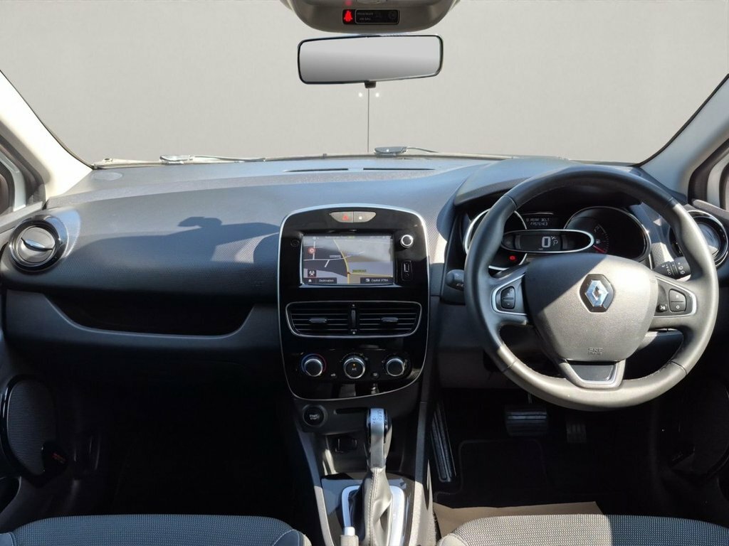 Renault Clio 1L Iconic White #4