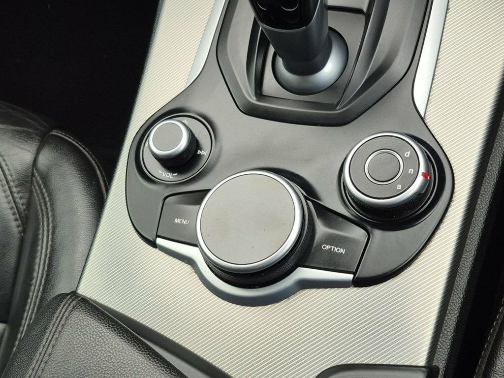 Alfa Romeo Stelvio 2.0L Tb Speciale Black #22