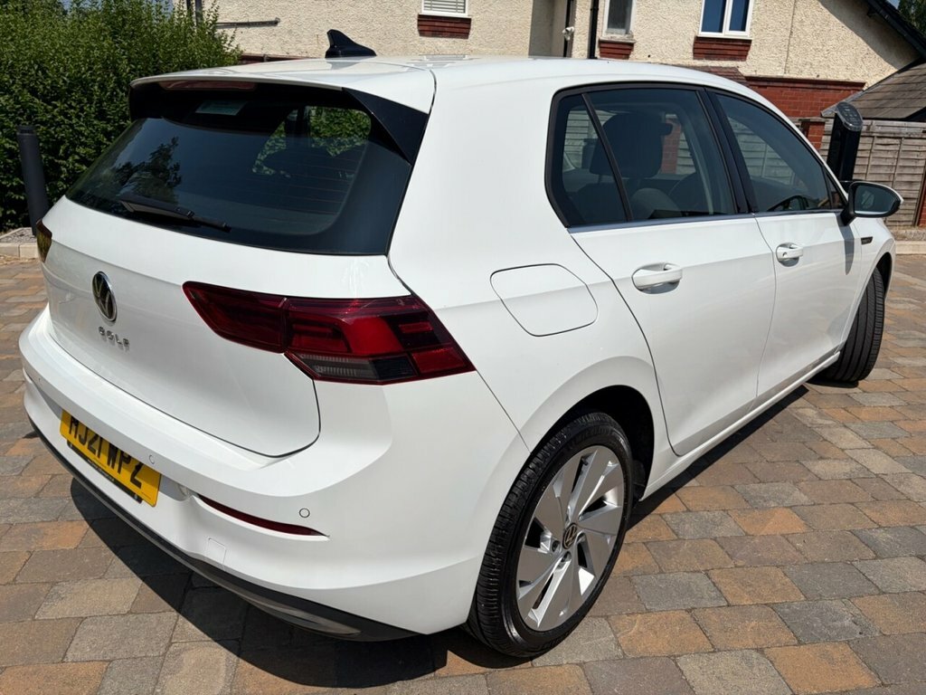 Volkswagen Golf 1.5L Style White #4