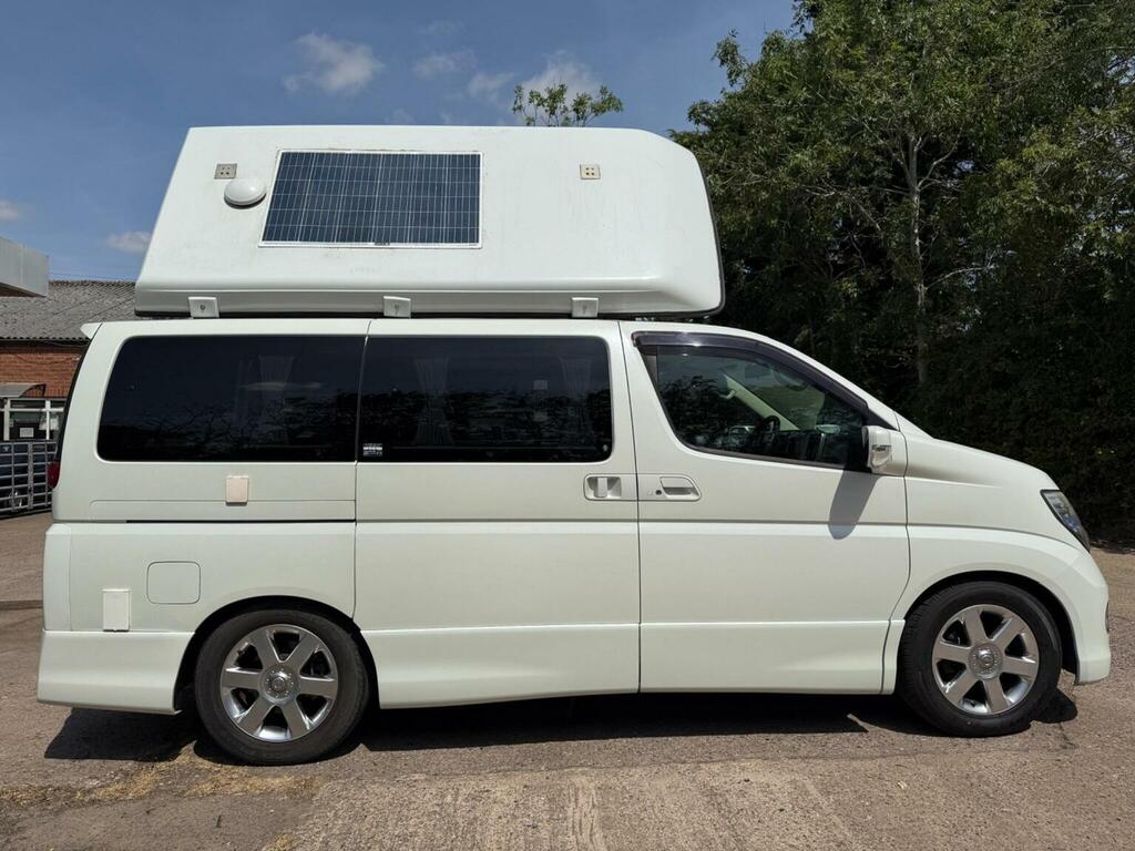 Nissan Elgrand Highway Star White #43