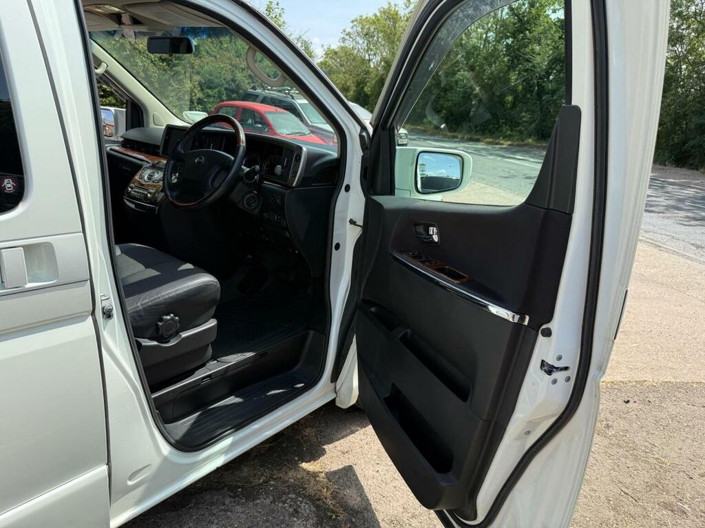 Nissan Elgrand Highway Star White #30