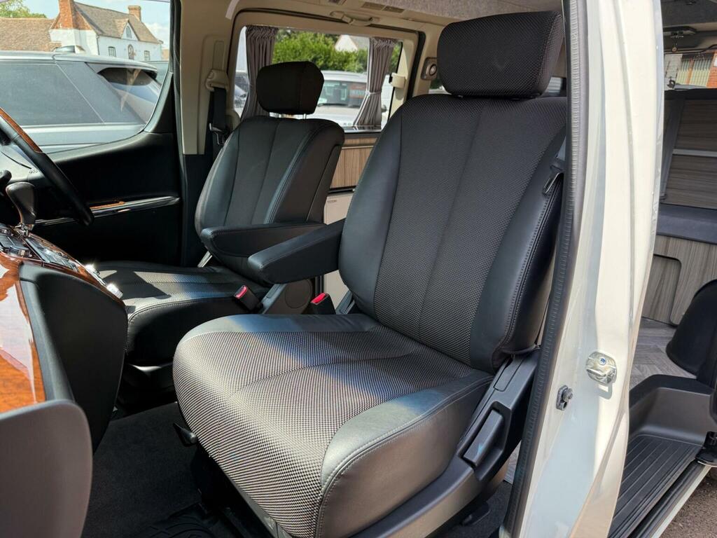 Nissan Elgrand Highway Star White #31