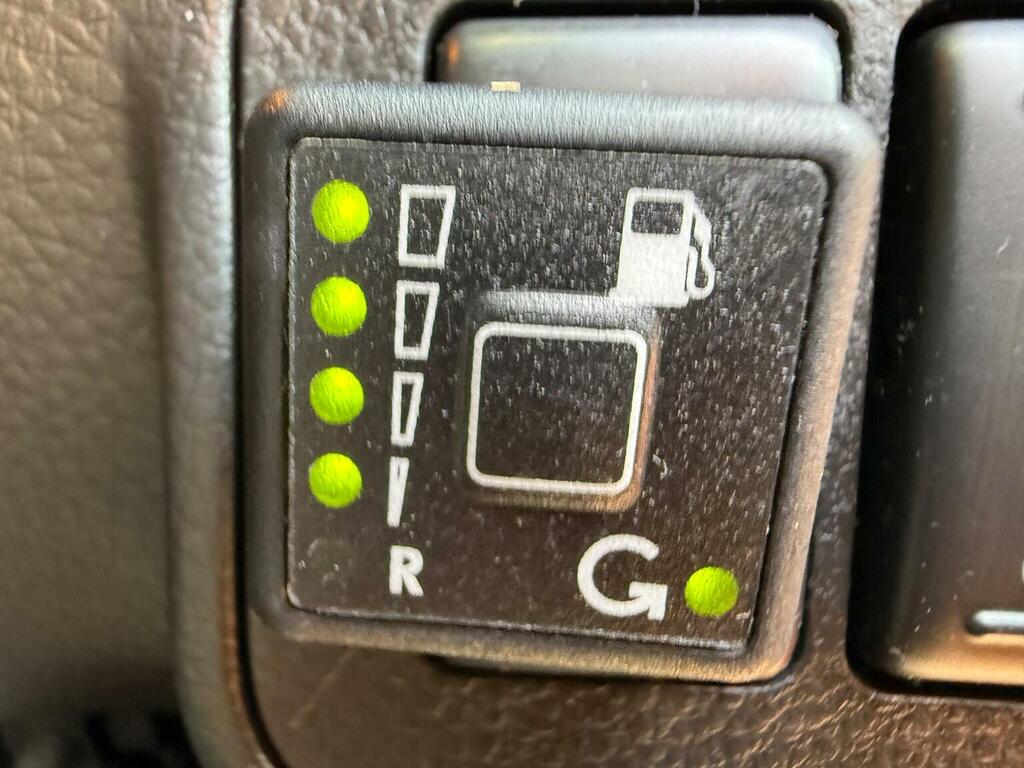 Nissan Elgrand Highway Star White #26