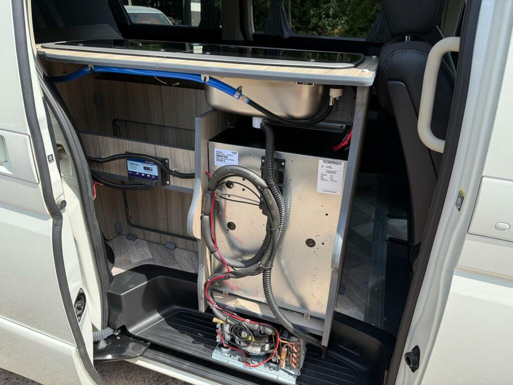 Nissan Elgrand Highway Star White #34