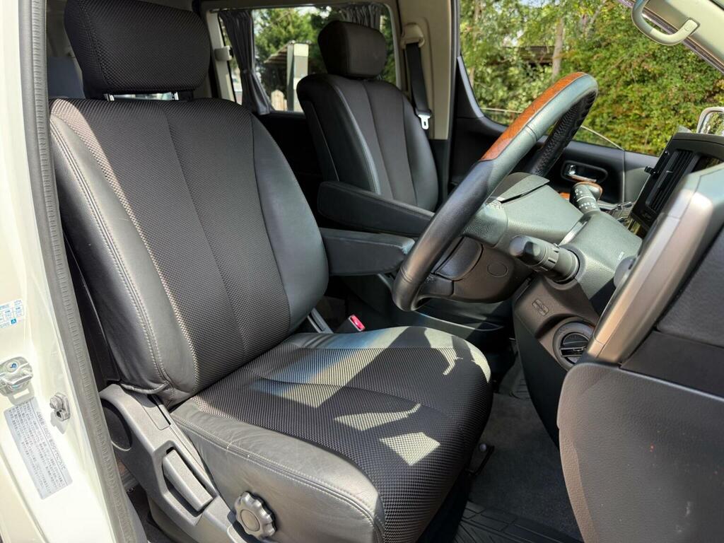 Nissan Elgrand Highway Star White #29