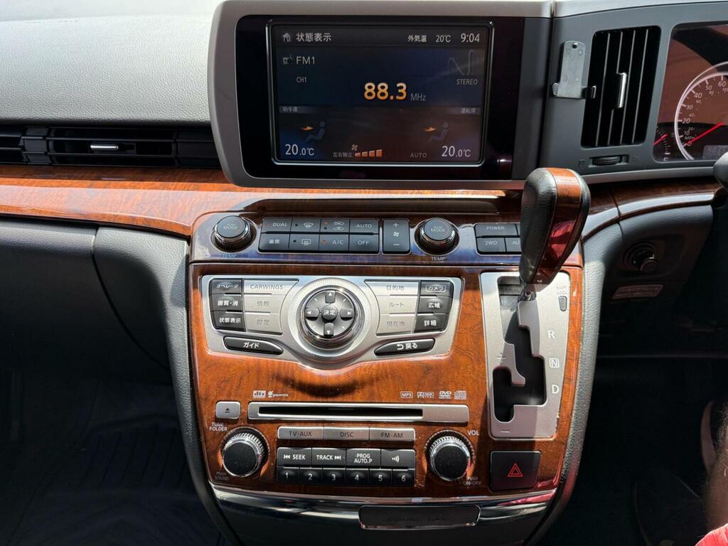 Nissan Elgrand Highway Star White #21