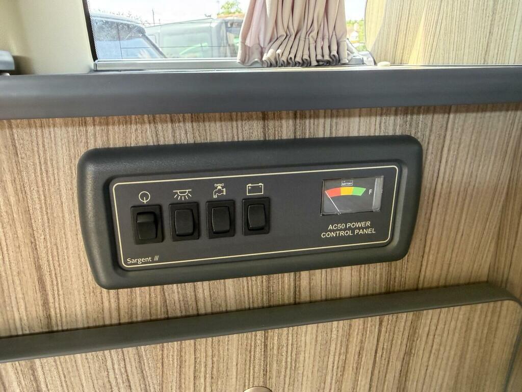 Nissan Elgrand Highway Star White #15