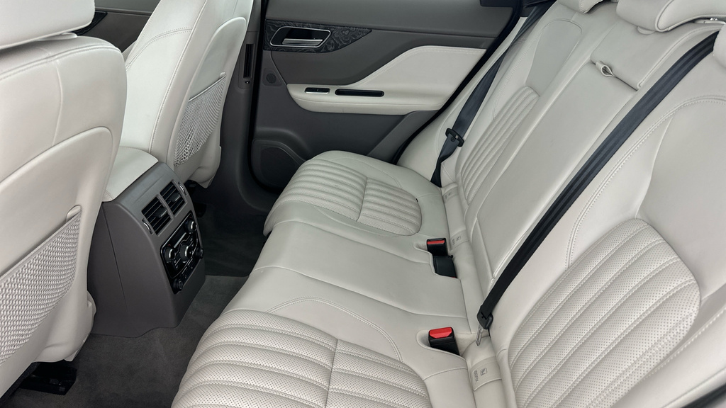 Jaguar F-Pace 2.0 P250i R Sport Suv Awd 250 Ps Black #26
