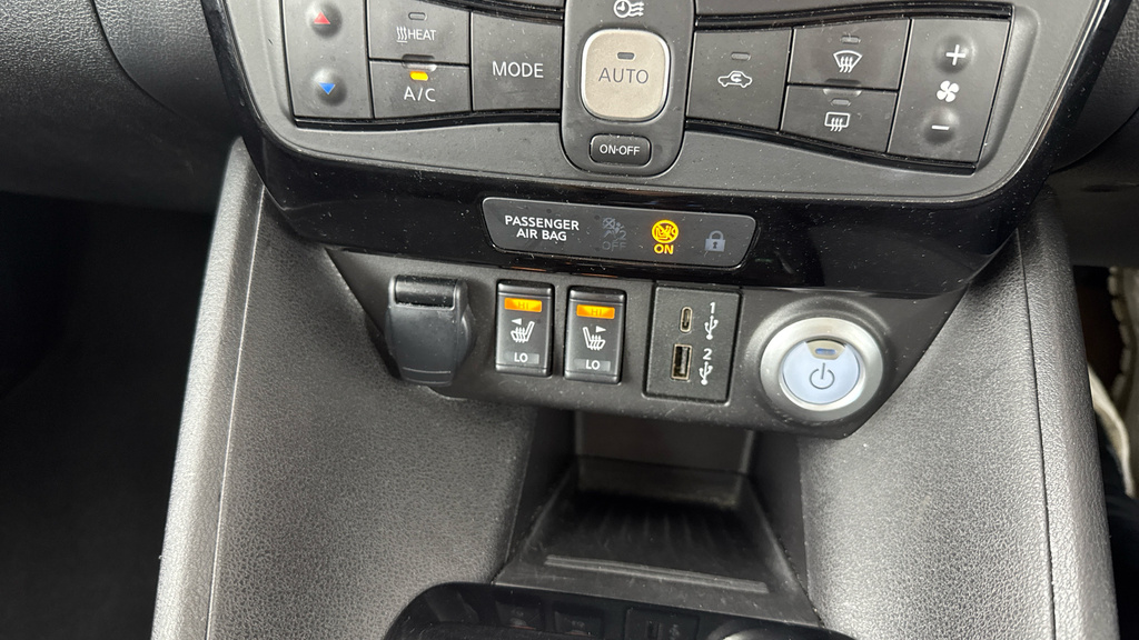 Nissan Leaf 110Kw N-connecta 39Kwh 22022 Black #24
