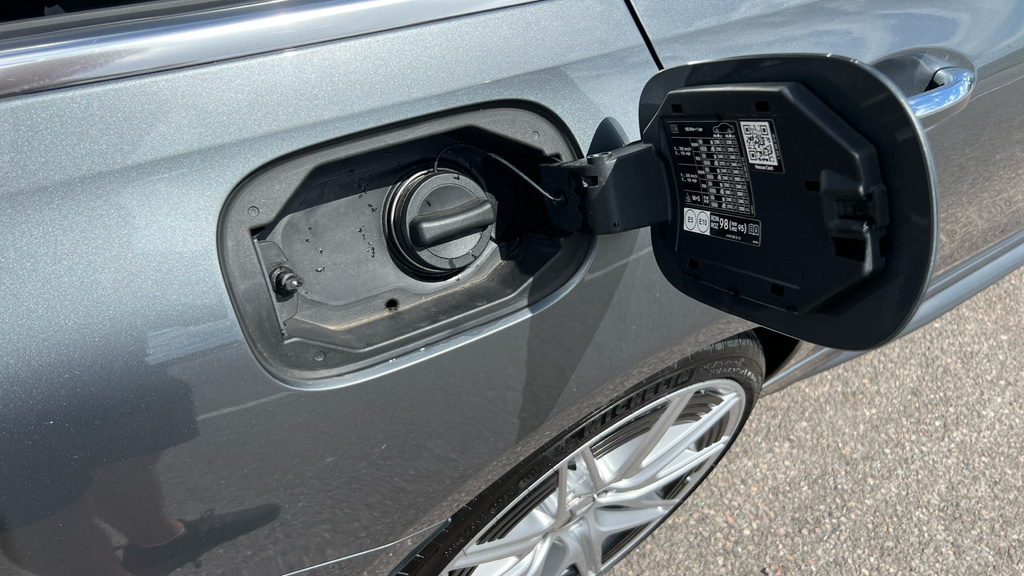 Mercedes-Benz C Class 2.0 C300e 25.4Kwh Amg Line Saloon Plug- Grey #35