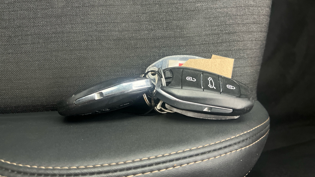 Peugeot 5008 Gt Line Premium White #35