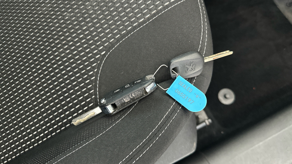 Peugeot 208 1.2 Puretech 82 Signature Start Stop Blue #28