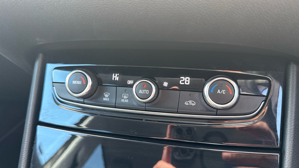 Vauxhall Grandland X 1.2 Turbo Se White #32