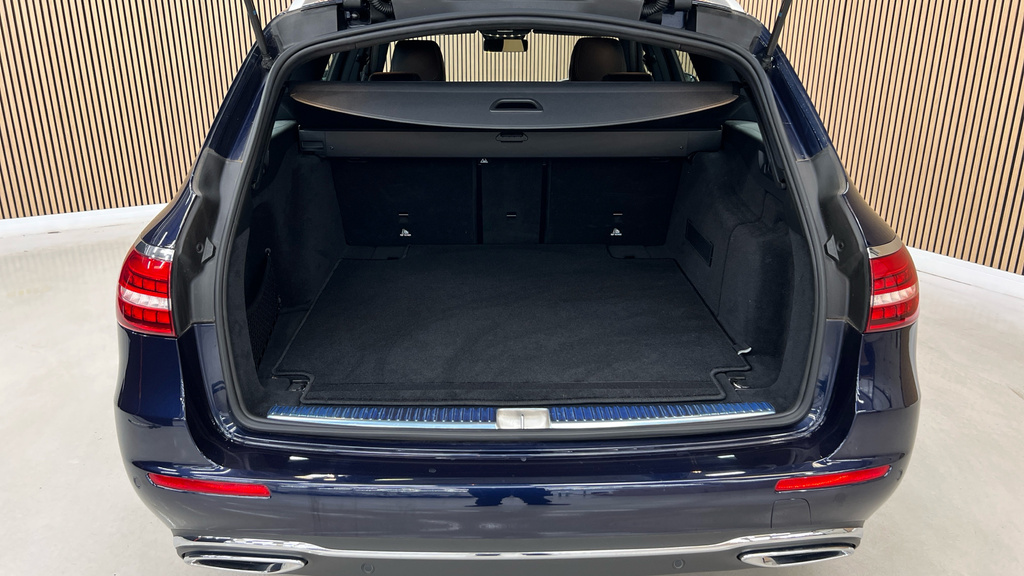 Mercedes-Benz E Class Saloon 2.0 E300de 13.5Kwh Amg Line G-tronic Euro Blue #19