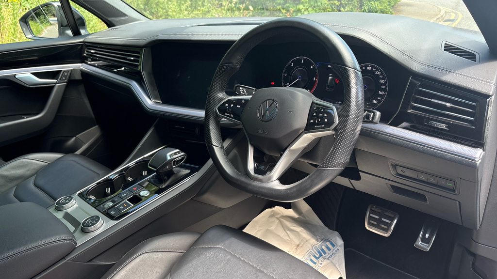 Volkswagen Touareg Black Edition Grey #11