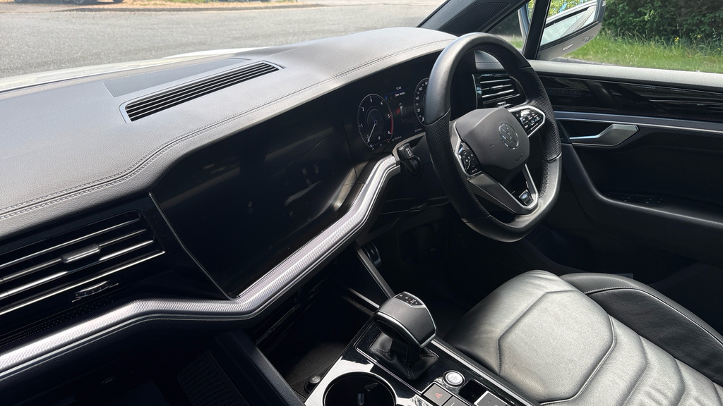 Volkswagen Touareg Black Edition Grey #19