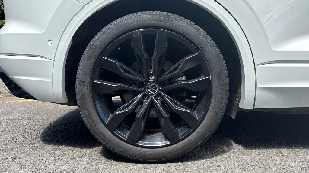 Volkswagen Touareg Black Edition Grey #33