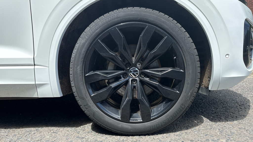 Volkswagen Touareg Black Edition Grey #36