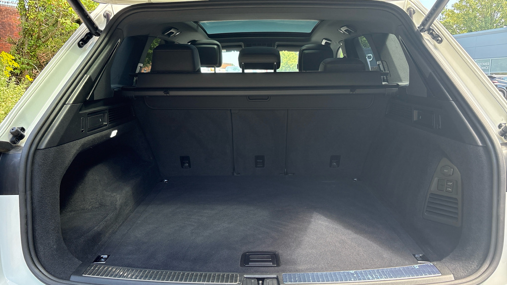 Volkswagen Touareg Black Edition Grey #31