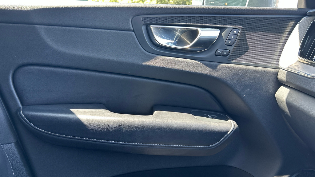 Volvo XC60 2.0 B5p Momentum Geartronic Grey #33