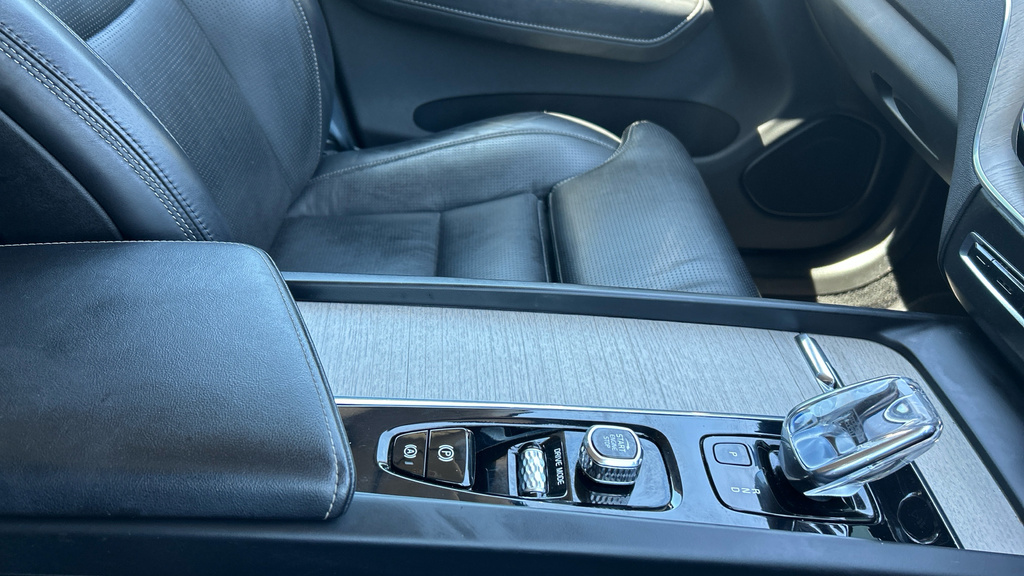 Volvo XC60 2.0 B5p Momentum Geartronic Grey #31