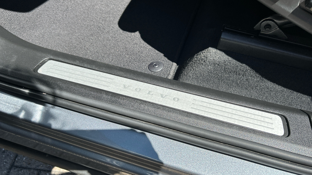 Volvo XC60 2.0 B5p Momentum Geartronic Grey #36