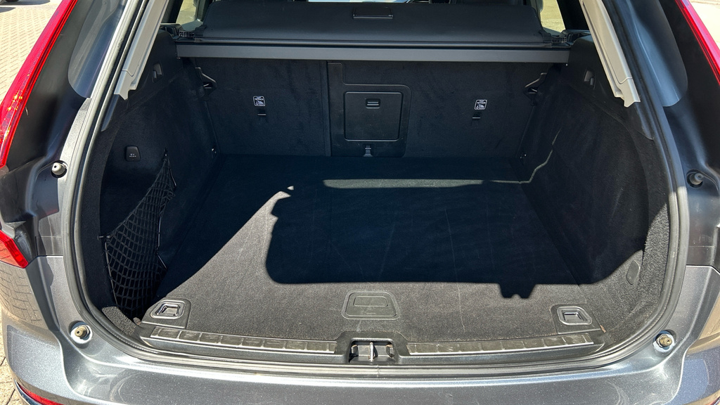 Volvo XC60 2.0 B5p Momentum Geartronic Grey #18