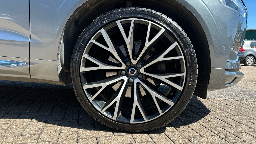 Volvo XC60 2.0 B5p Momentum Geartronic Grey #23