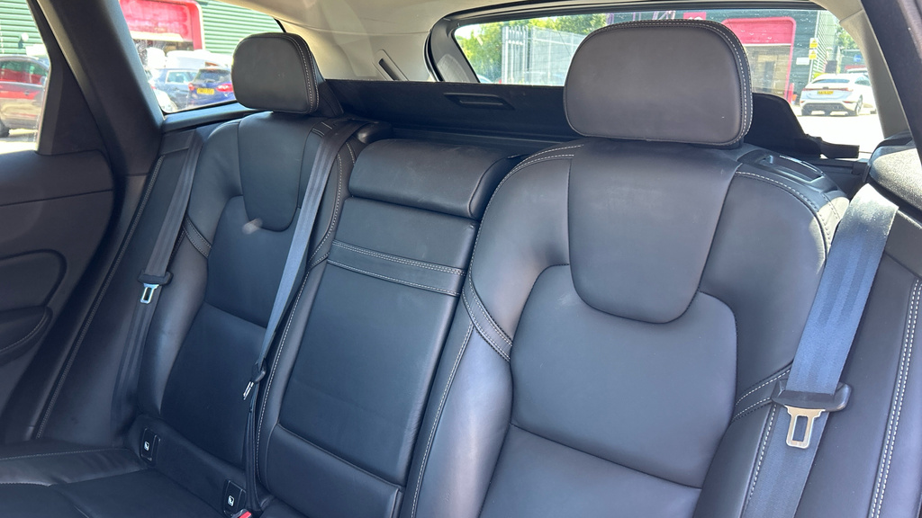 Volvo XC60 2.0 B5p Momentum Geartronic Grey #17
